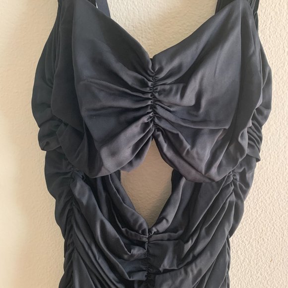 SOLD ELSEWHERE $975 - Stunning Designer DOLCE & GABBANA Gown w/ Key-Hole Cutout - Picture 5 of 14